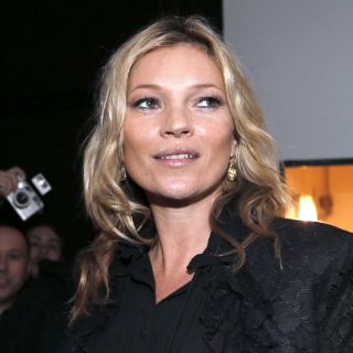 Subastan primera sesión de fotos de Kate Moss