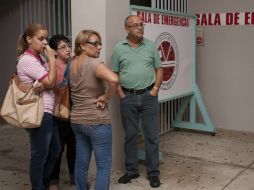 Familiares de Héctor Camacho salen del Centro Médico donde visitaron al ex campeón de la OMB. ARCHIVO  /