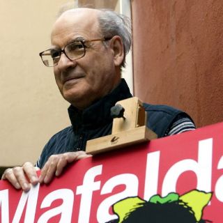 Quino habla en entrevista, en París