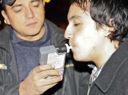 Actualmente, se efectúa la prueba únicamente a los conductores que previamente cometieron una falta de tránsito. ARCHIVO  /