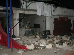Cuando amaneció, autoridades municipales clausuraron totalmente cualquier tipo de acceso los locales aledaños.  /