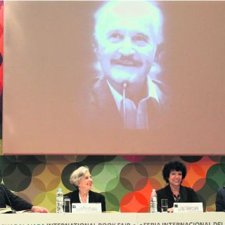 La FIL abre con nostalgia de Fuentes