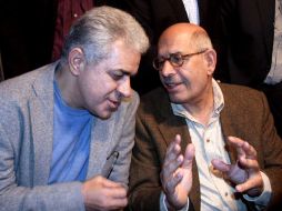 El Baradei (d) tiene la esperanza de poder salvar todavía la Primavera Árabe, para lo cual ha fundado El Partido de la Constitución.AFP  /