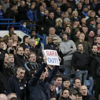Entre abucheos, debuta Rafa Benítez
