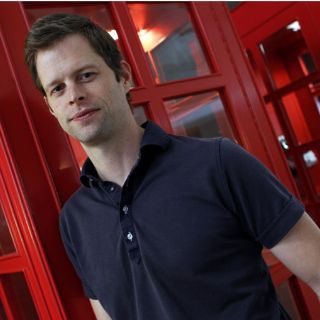 John Wray, de su paranoia a la ficción