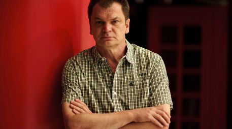 El escritor serbio afirma con tono estricto que aún no sabe nada sobre su próximo proyecto.  /