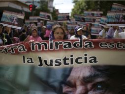 Cientos de guatemaltecas marcharon para pedir justicia y fin a los crímenes violentos contra el género femenino. XINHUA  /
