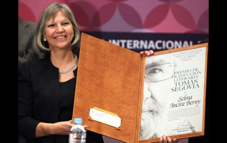 Ancira dijo que el premio significa aún más compromiso hacia su tarea. EFE  /