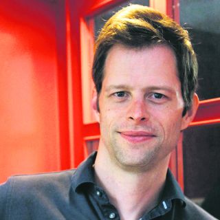 John Wray, de la paranoia a la ficción