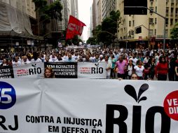 La marcha congregó en el centro de Río a cerca de 200 mil personas, que esperan que Rousseff vete el artículo. AFP  /
