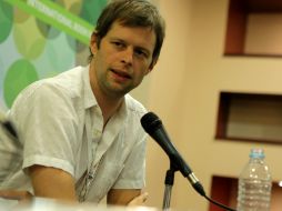 John Wray presenta su novela en la FIL.  /