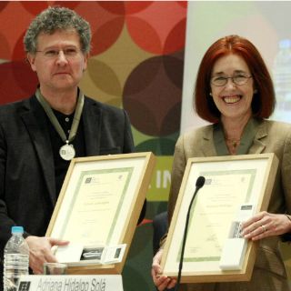 Su misión es trabajar para el lector