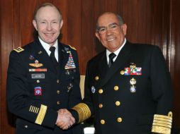 Imagen de archivo de Saynez (d) y Jacoby Jr. (i).  /