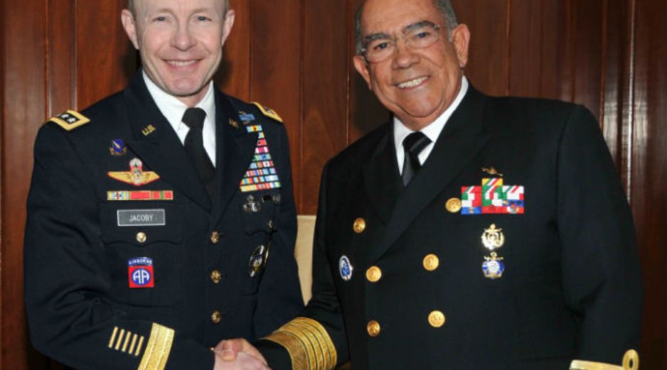 Imagen de archivo de Saynez (d) y Jacoby Jr. (i).  /