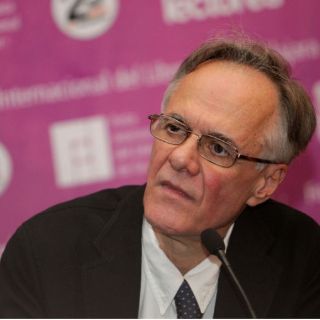 Caballero Bonald y Muñoz Molina entre los candidatos al Cervantes