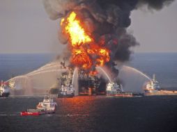 La explosión de la plataforma Deepwater Horizon en 2010, causó la muerte de 11 trabajadores. ARCHIVO  /