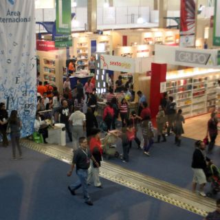 Gandhi, ahora publica y cree en ebooks