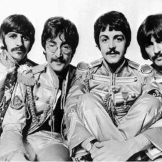 Bonhams subastará guitarras y chaquetas de The Beatles