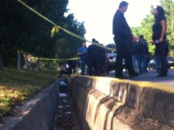 Personal del Servicio Médico Forense levantaron el cuerpo para llevarlo a la morgue de la ciudad.  /