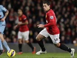 Javier Hernández muestra su talento con unas dominadas. ARCHIVO  /