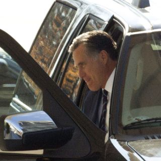 Arrestan a hombre por bloquear entrada de Romney a la Casa Blanca