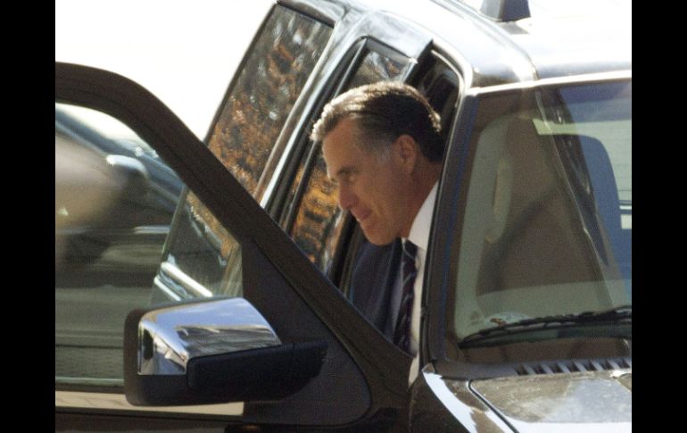El ex candidato republicano, Mitt Romney, fue invitado a la Casa Blanca para desayunar con el mantatario Barack Obama. EFE  /