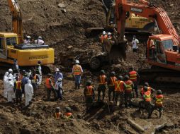 En la acción de rescate participaron miembros de la Cruz Roja panameña y del Sistema Nacional de Protección Civil. XINHUA  /
