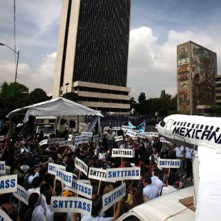 Pilotos denuncian a CNBV por caso Mexicana