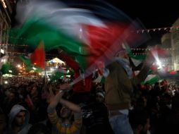 Palestinos celebran luego de que Palestina conseguió el jueves el estatuto de país observador en la ONU. AP  /