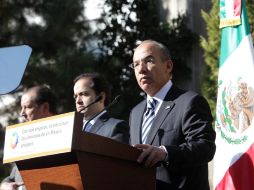 El Presidente estuvo acompañado de legisladores y representantes de la IP.  NOTIMEX  /