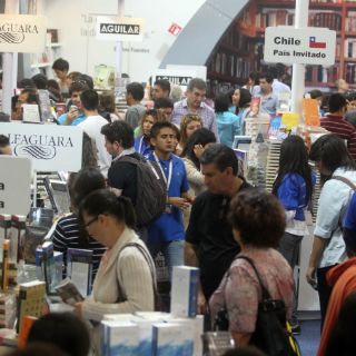 La FIL realiza por tercer año consecutivo su ''venta nocturna''