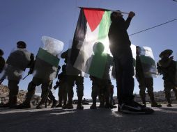 El presidente palestino, Mahmud Abas, cuestionó por qué  los israelíes no detienen la colonización. EFE  /