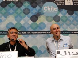 Jis, acompañado de Trino, presentó su obra ''Sepa la bola''.  /