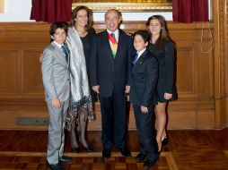 El Presidente de México, Felipe Calderón, con su familia en Palacio Nacional. NTX  /