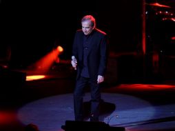 Luis Perales cantó los temas de su nuevo disco ''Calle Soledad''.  /