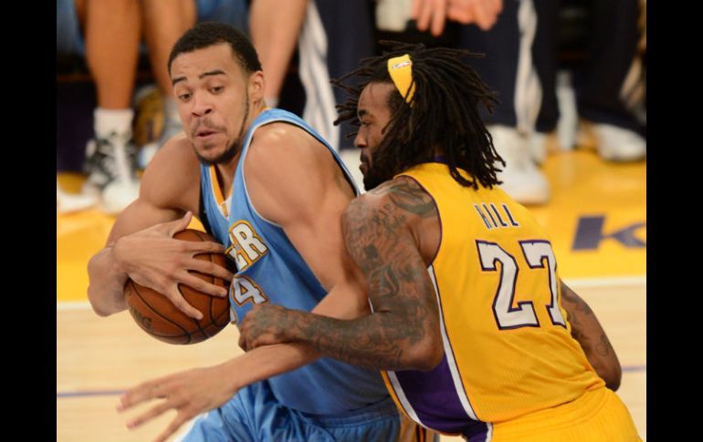 Los Ángeles Lakers ganaron con facilidad por paliza de 122-103 a los Nuggets de Denver. AFP  /