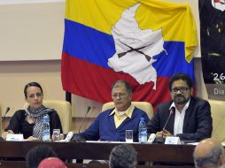 Los comandantes Iván Márquez y Ricardo Téllez junto con la guerrillera holandesa, Tanja Nijmeijer e integrantes de las FARC. ARCHIVO  /