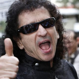 Alex Lora espera revelar su figura de cera tras cumplir 60 años