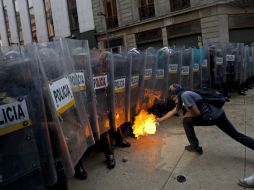 Muchos de los manifestantes llevaban la cara cubierta, por lo que el movimiento dice no poder reconocerlos. AP  /