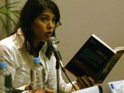 La escritora hizo su debut literario en 2006 con ''Entre dos fuegos''. ARCHIVO  /