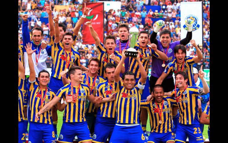 Los campeones del Apertura 2012 en la Liga de Ascenso festejan la obtención del título. MEXSPORT  /