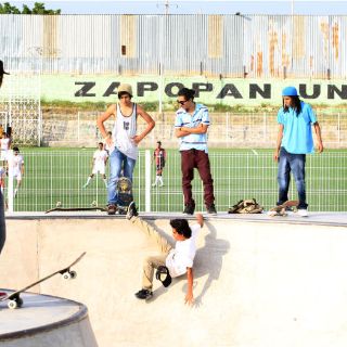 El skateboarding atrae a jóvenes en Unidad Tabachines