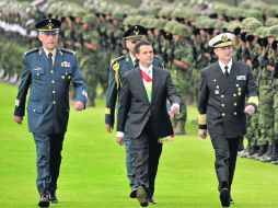 Campo Marte. Enrique Peña Nieto y sus secretarios de la Semar, Almirante Vidal Soberón, y de la Sedena, Salvador Cienfuegos.EFE  /