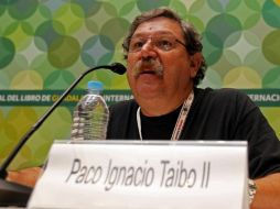 Participarán los escritores y comunicadores Paco Ignacio Taibo II (foto), Epigmenio Ibarra, Jenaro Villamil y Fabrizio Mejía.  /