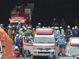 Se cree que todavía hay al menos tres personas desaparecidas bajo las placas de cemento. REUTERS  /