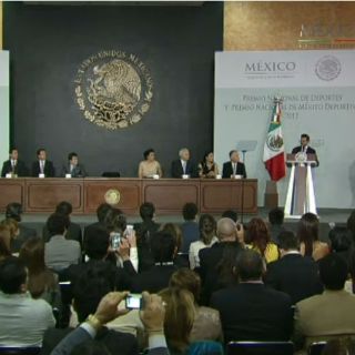 Peña Nieto realiza su primer evento en Los Pinos