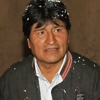 Construyen una balsa para rituales de Morales en el Titicaca