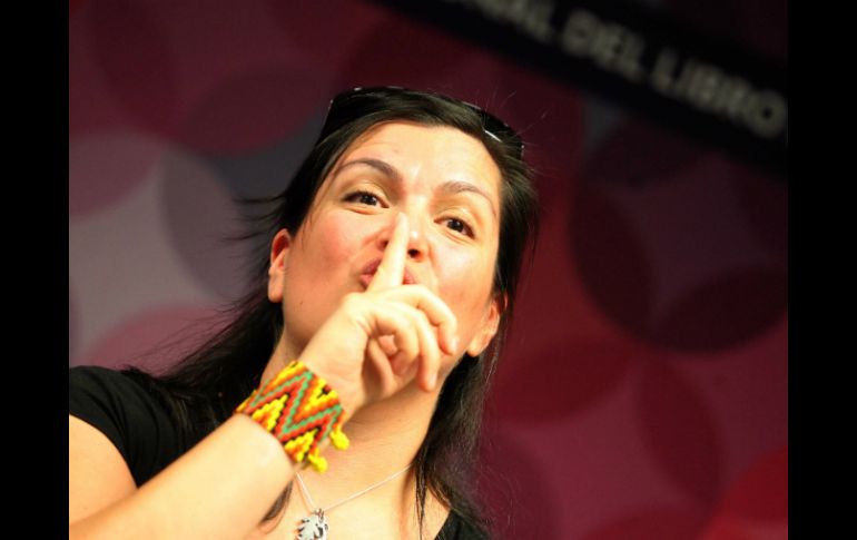 Rocío Cerón presentó su poemario en el marco de la FIL.  /
