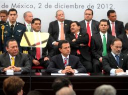 Peña Nieto encabeza la firma del Pacto por México. EL UNIVERSAL  /
