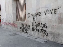 Los manifestantes se adueron de los muros para externar su opinión sobre el resultado de las elecciones. NTX  /